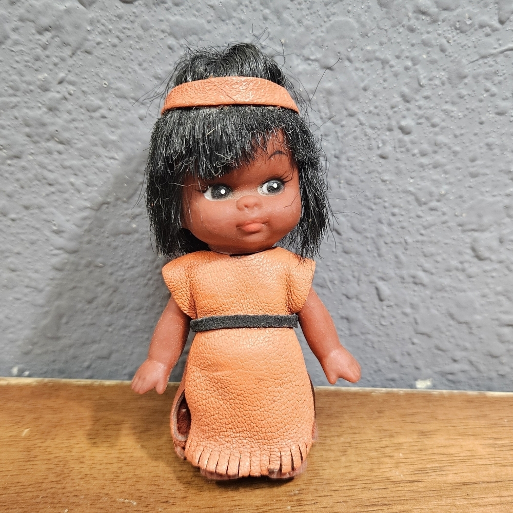 Vintage Carlson Dolls Native American Indian Doll 3.5" Sleepy Eyes Leather Outfi